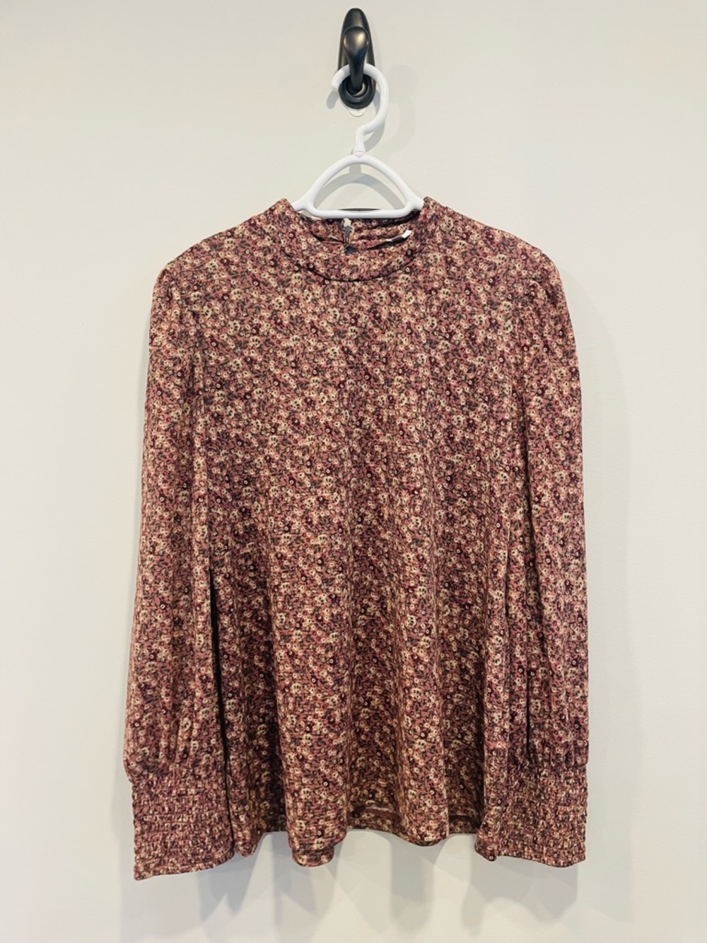 Reitmans Signature Dusty Rose Floral Keyhole Blouse - Picture 5 of 9